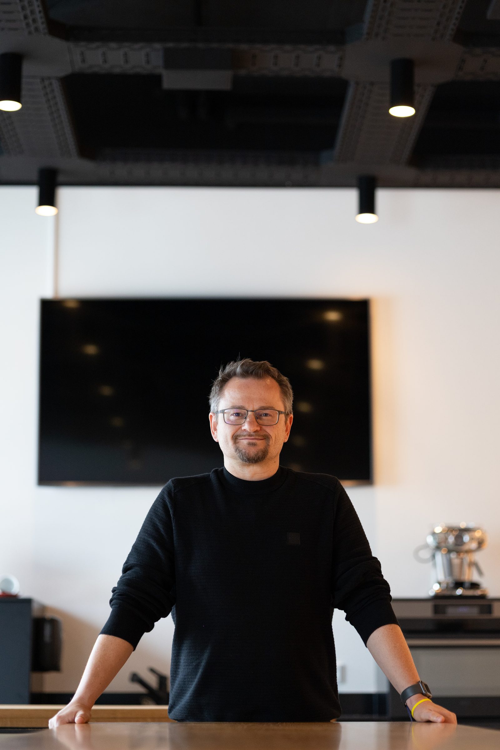 Dr. Florian Maier – KI-Berater für den Mittelstand im Beratungsgespräch